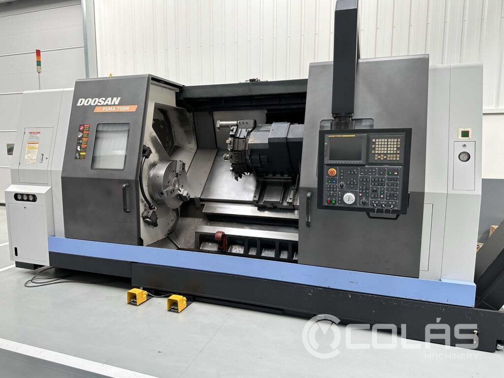 Centro de torneado y fresaado Doosan PUMA 700M en venta