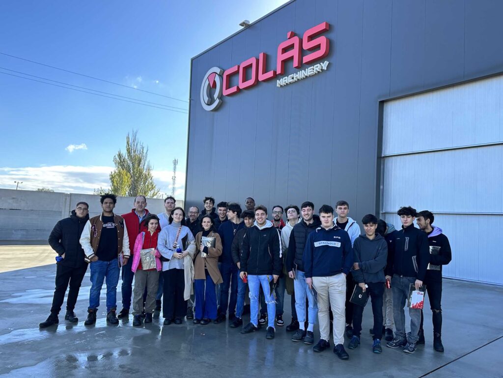 Nos visitan los alumnos de fabricación mecánica de Salesianos Zaragoza
